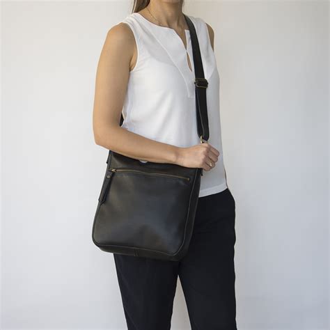 Women's Black Crossbody Bags .